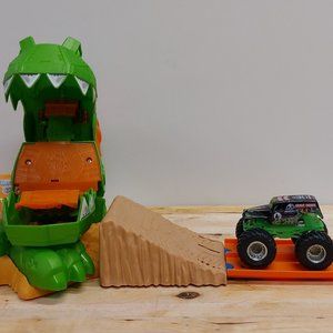 Hotwheels Monster Jam Dragon Arena Attack